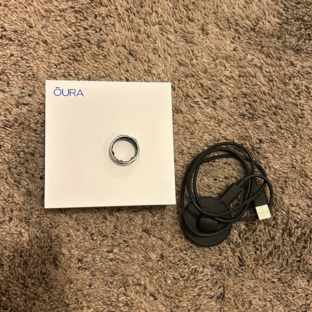 Slightly used Oura Ring - Silver